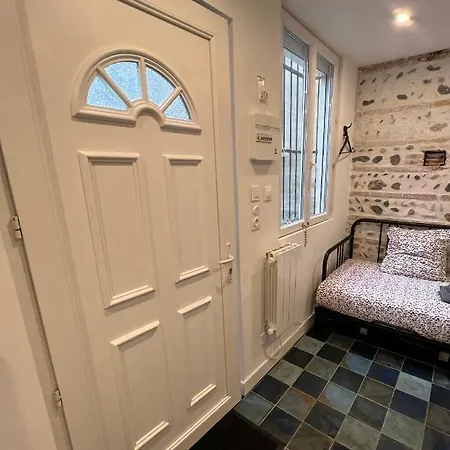1 Personne Centre Jeanne D'arc Апартаменты *